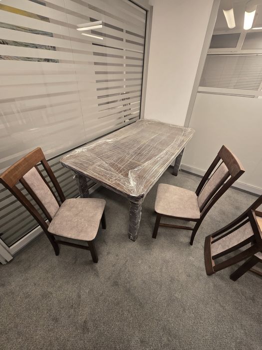 Sprzedam stół z krzesłami