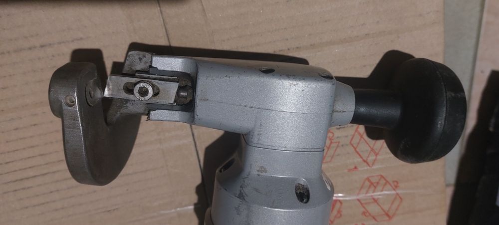 Электроножницы по металлу Bosch GSC 2,8 Professional.