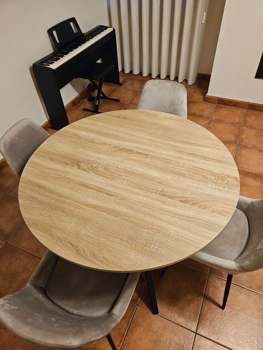 Mesa extensível com 4 cadeiras