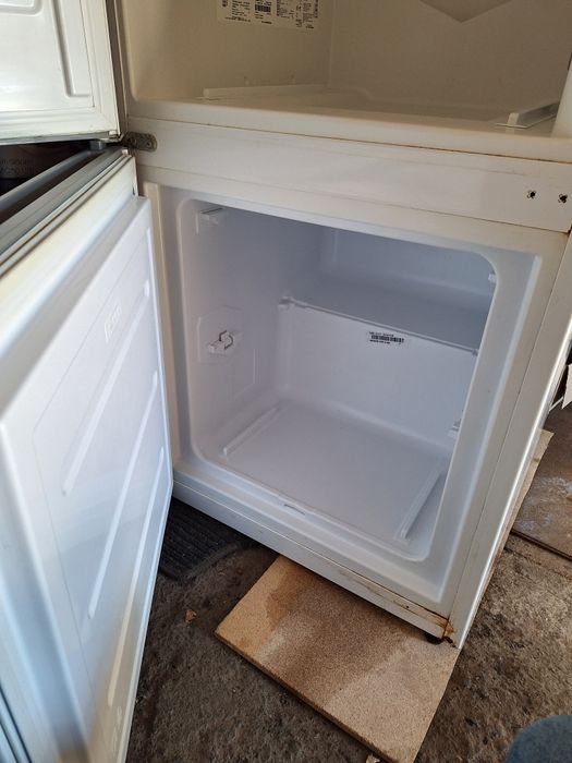 Продам холодильник Indesit LI6 S1 W