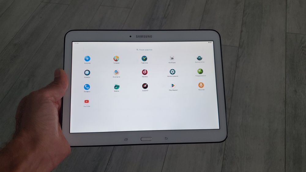 Samsung Tab T535. З підтримкою сім картки.