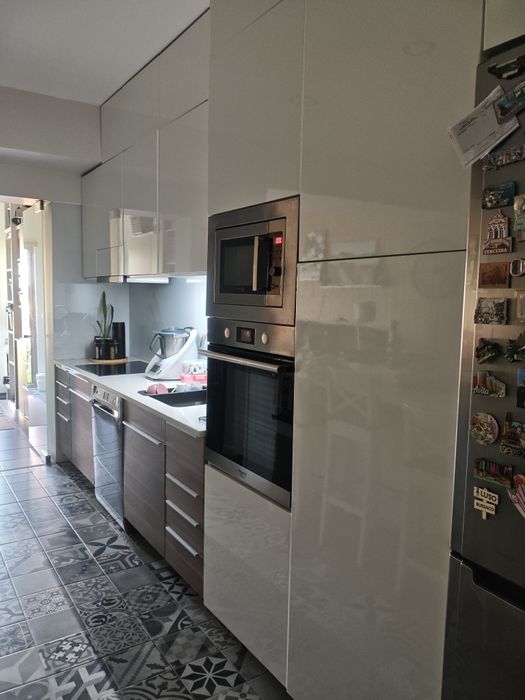 Como novo - 12 Portas armário cozinha IKEA  laçadas brancos brilhante