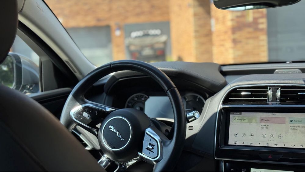 Jaguar XE 2.0 D R-Dynamic S