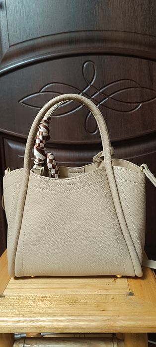 Сумка бежевого кольору