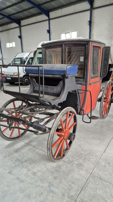Coche modelo coupê.