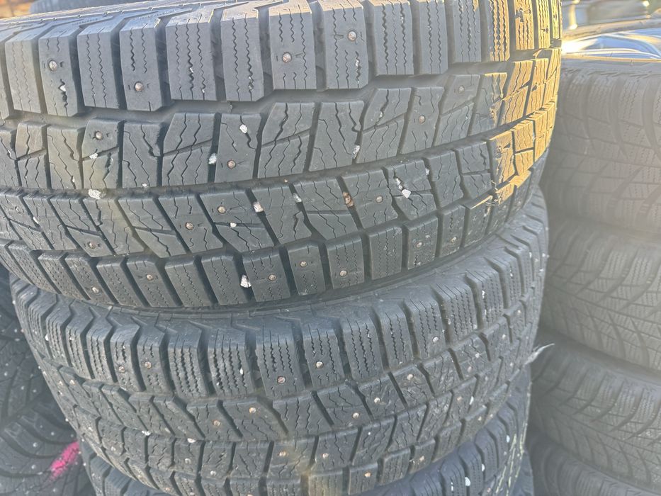 Комплект шипованной резины 225/65/16с Continental