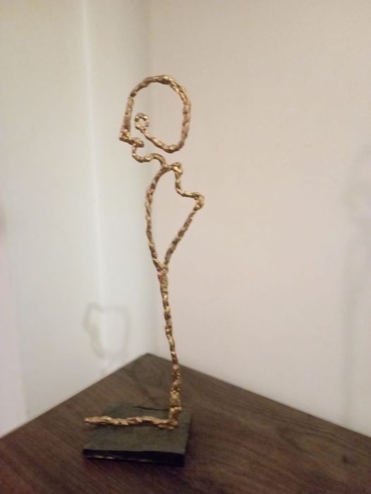 Fernando Pessoa com base em ardósia