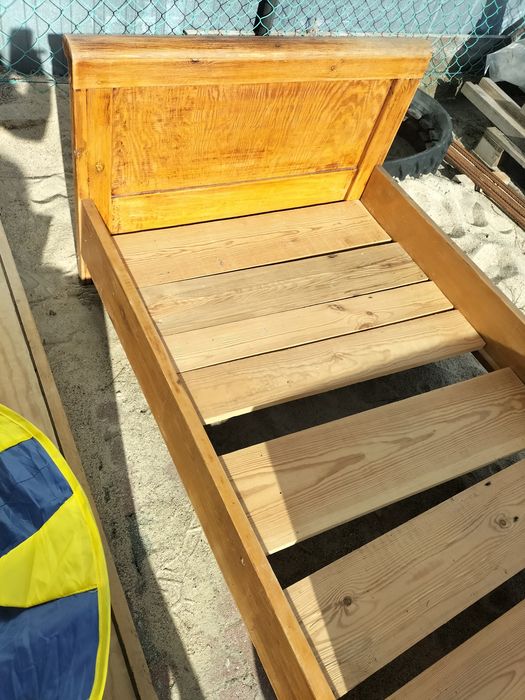 Sprzedam stare dwa łóżka