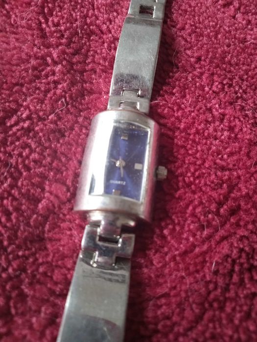 Elegancki damski zegarek firmy Yves Rocher