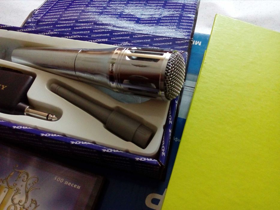 Розважальний центр . Плеер dvd BBK dv611si с караоке + мікрофон sony