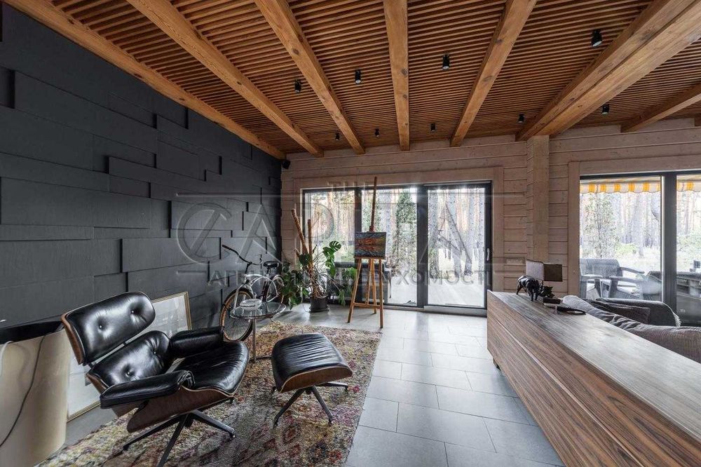 Оренда будинку з генератором, Буча