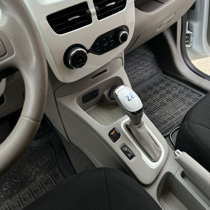 Renault zoe 41 kwt 2019. Запас ходу 300км