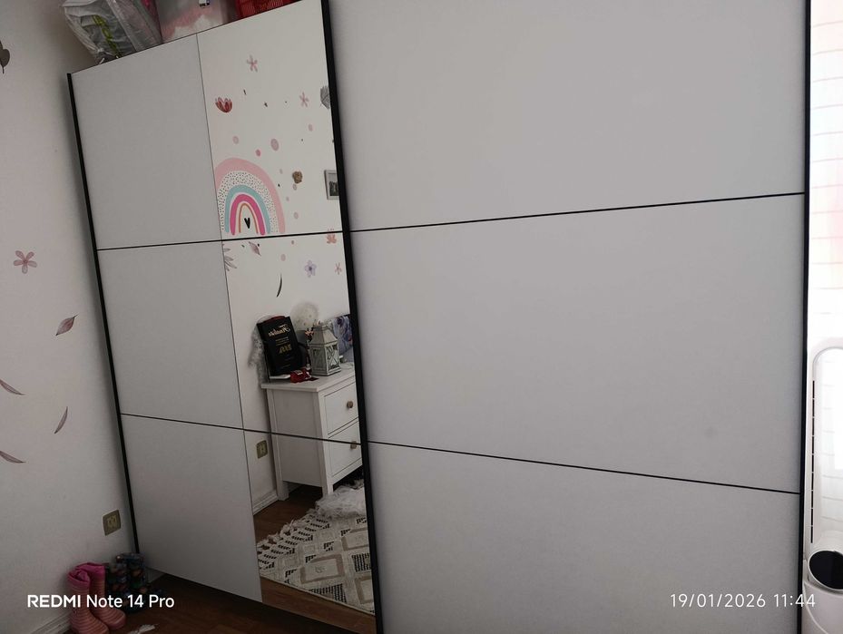 Roupeiro grande portas deslizantes