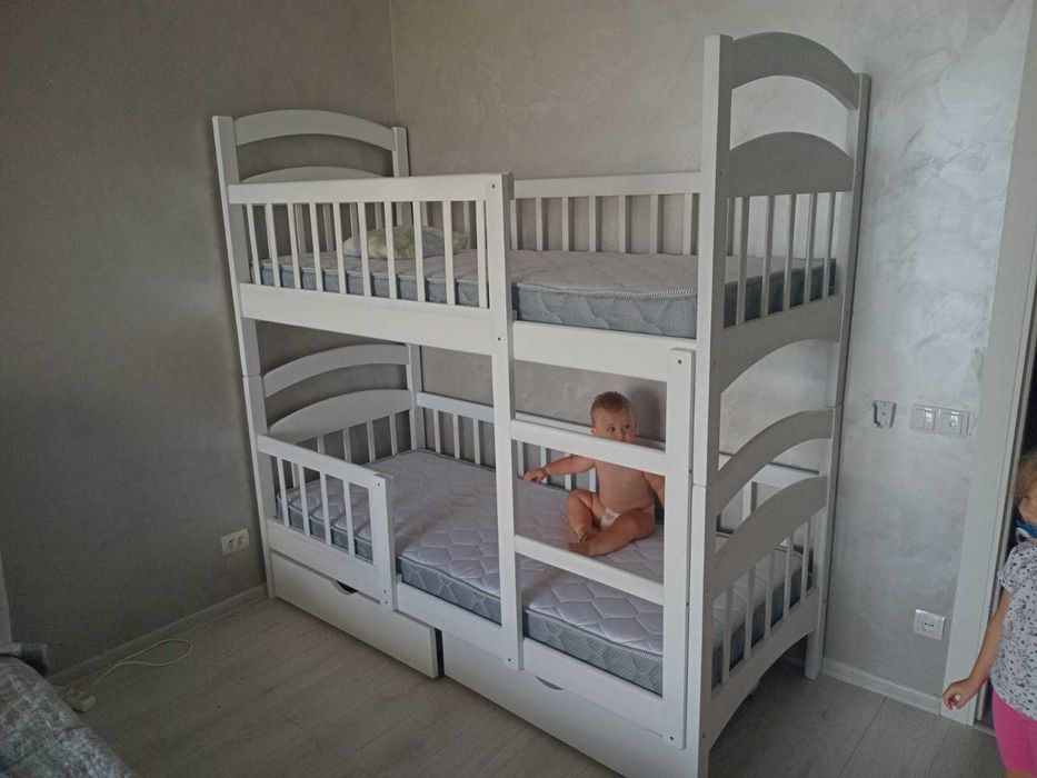 Двухъярусная кровать Карина Люкс Усиленная из дерева с бортиками снизу