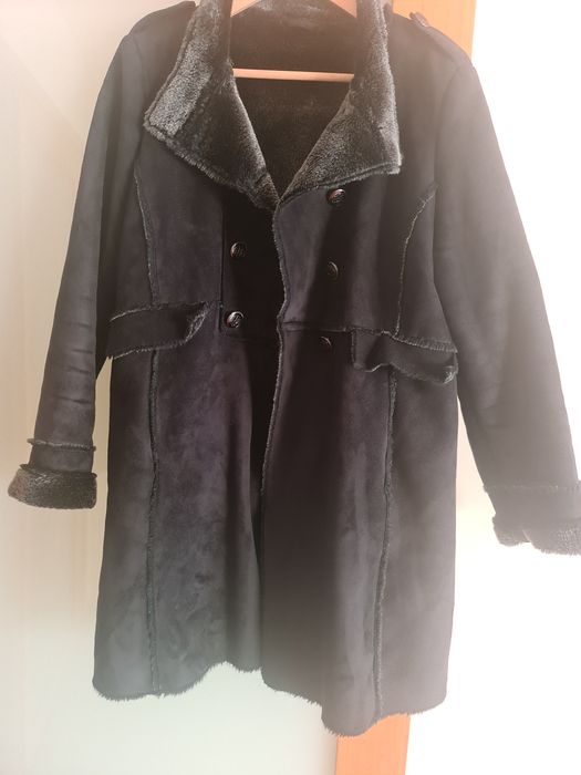 Casaco preto de pêlo por dentro