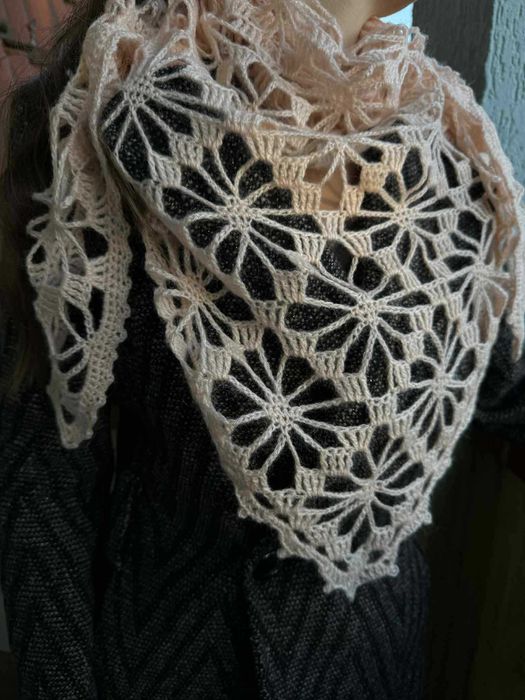 Szal w kolorze broskwiniowym