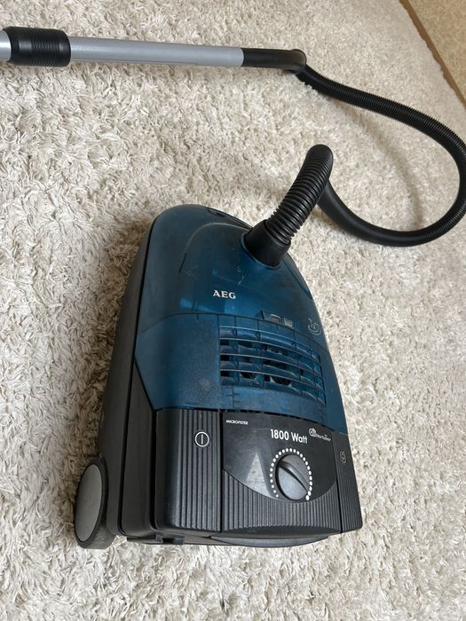 Пилосос AEG 1800 Watt