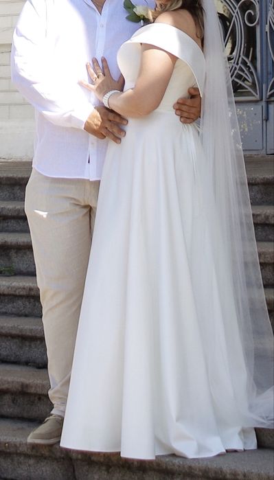 Продам весільну сукню