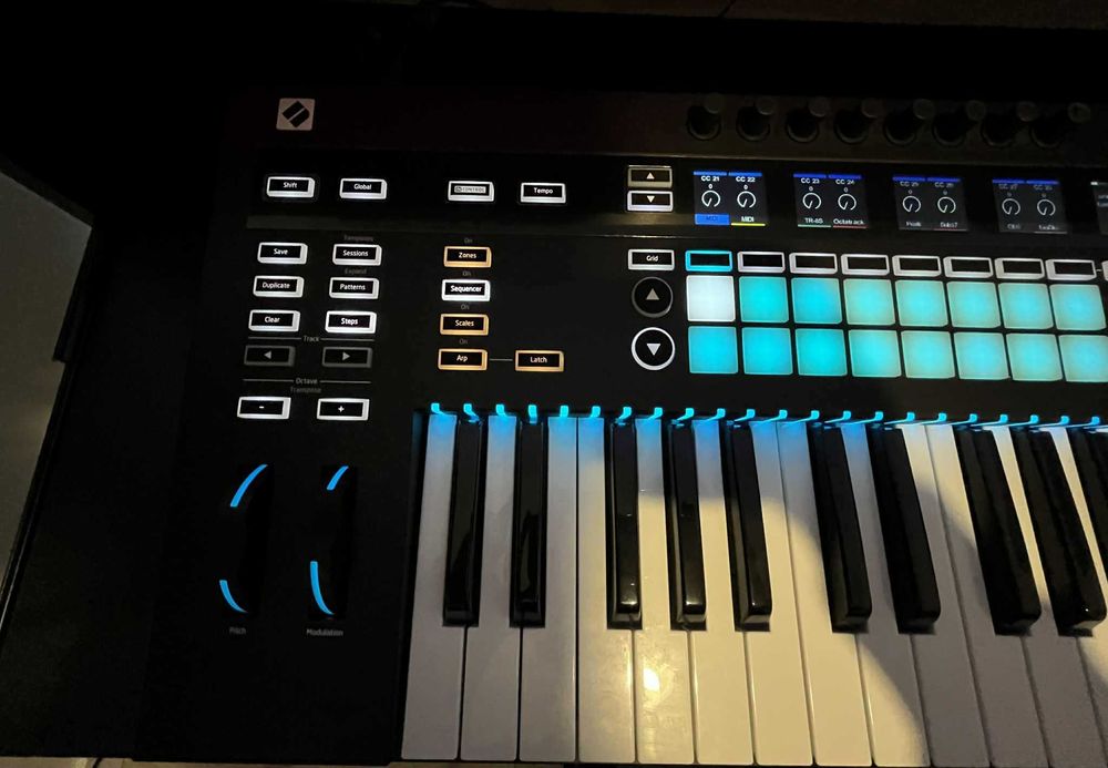 Klawiatura sterująca MIDI z sekwencerem Novation 61SL MKIII Masterkeyb