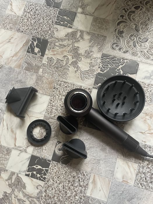 Продам фен Dyson