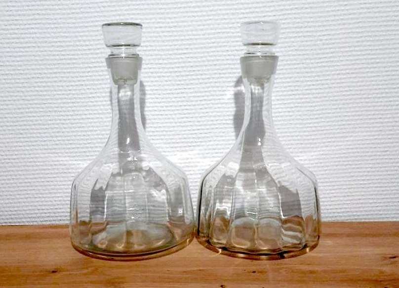 Пара вінтажних скляних графіна 1,5л з пробкою до святкового столу