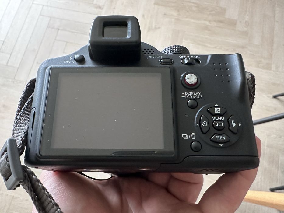 Panasonic Lumix DMC-FZ7 – stan idealny, komplet akcesoriów