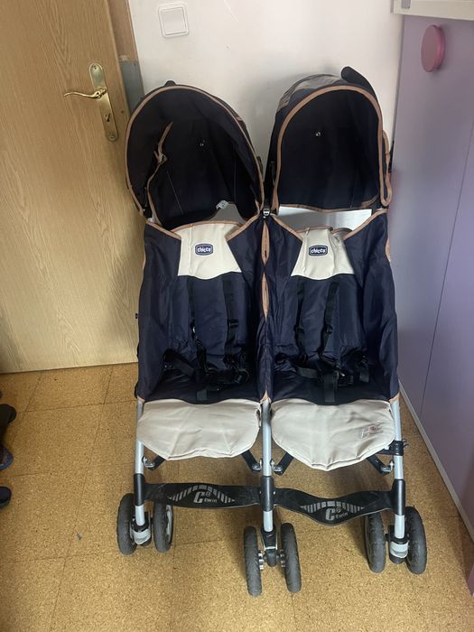 Carinho para gémeos ,usado em bom estado