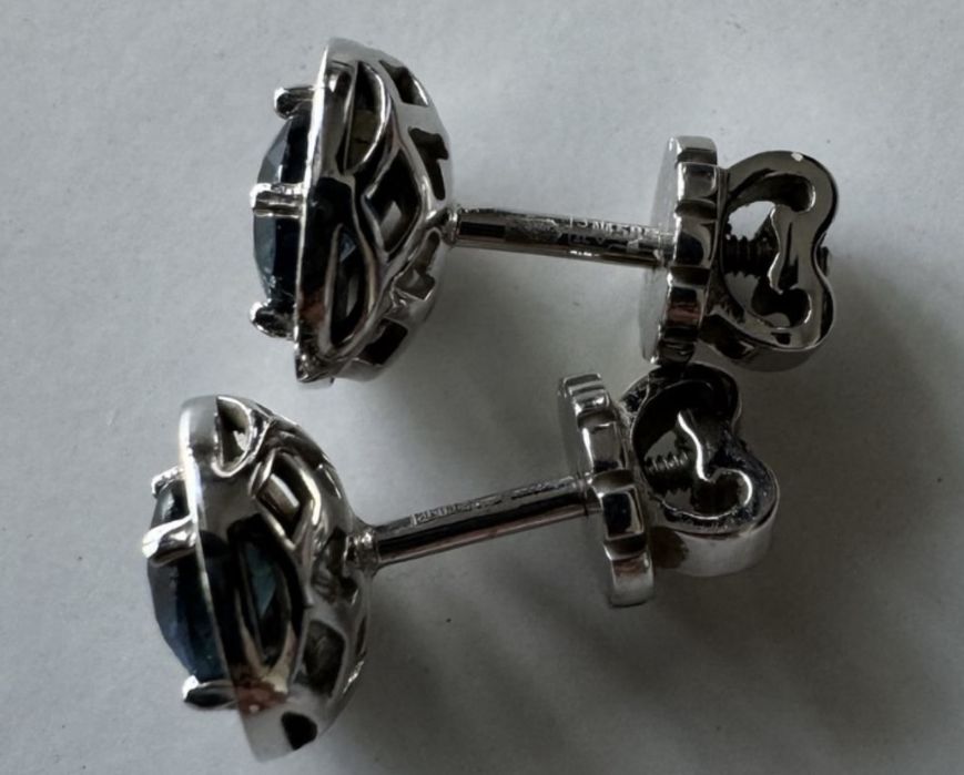 Серьги - пусеты ( гвоздики) с сапфирами и бриллиантами