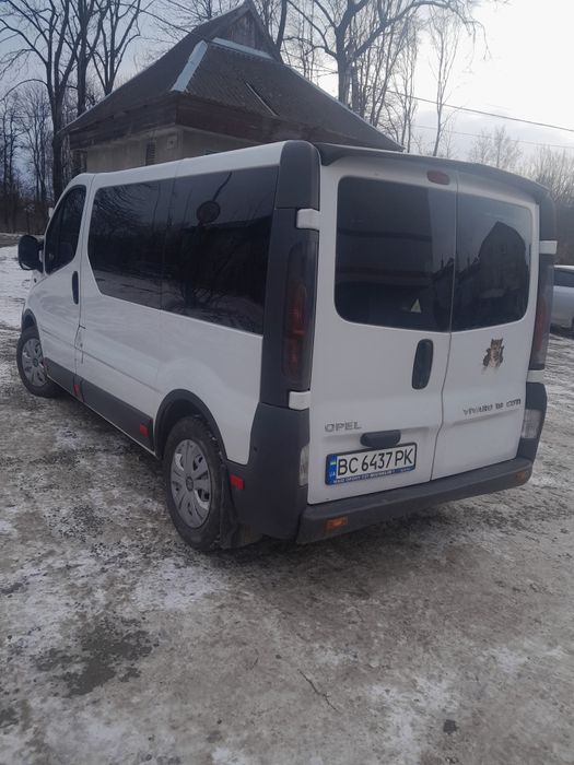 Опель.    Віваро.