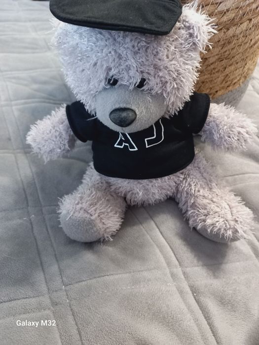 Ведмедик плюшевий Тедді.