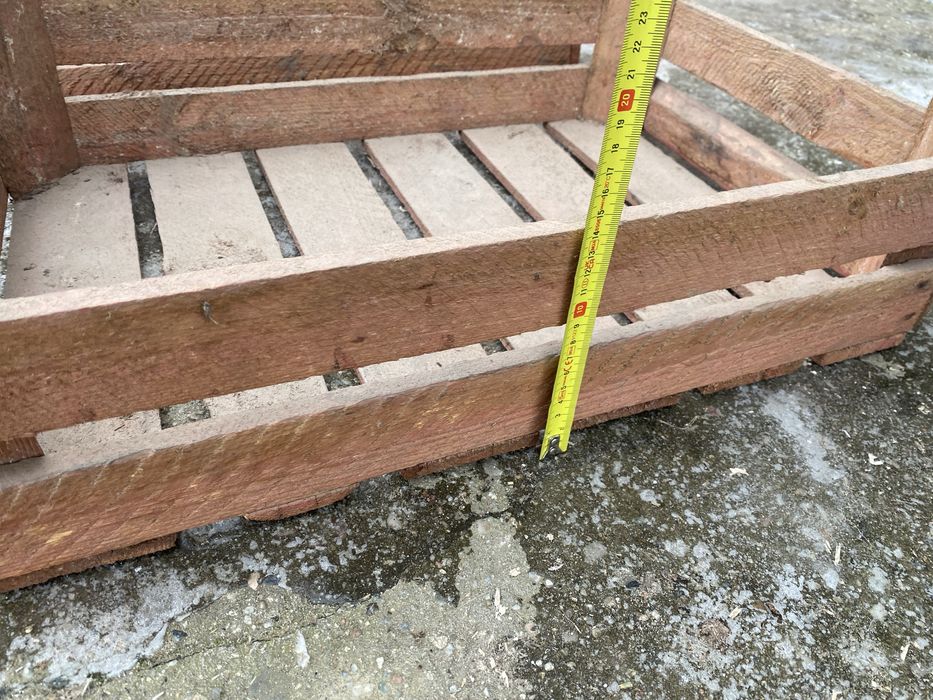 Skrzynka drewniana, sadzeniaki, warzywa. Duża ilość.