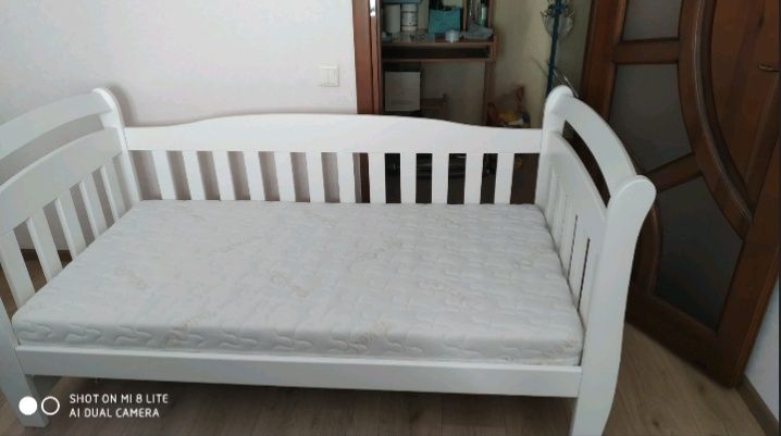 Ліжко дитяче в чудовому стані.