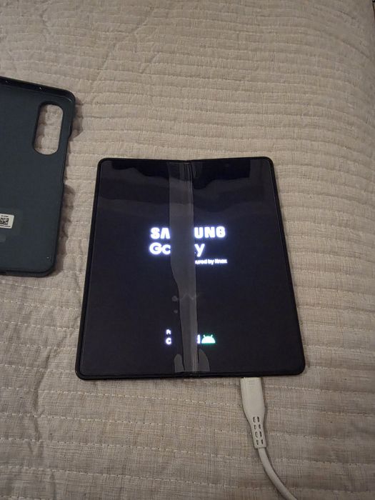 Samsung Galaxy Z Fold 4 uszkodzony