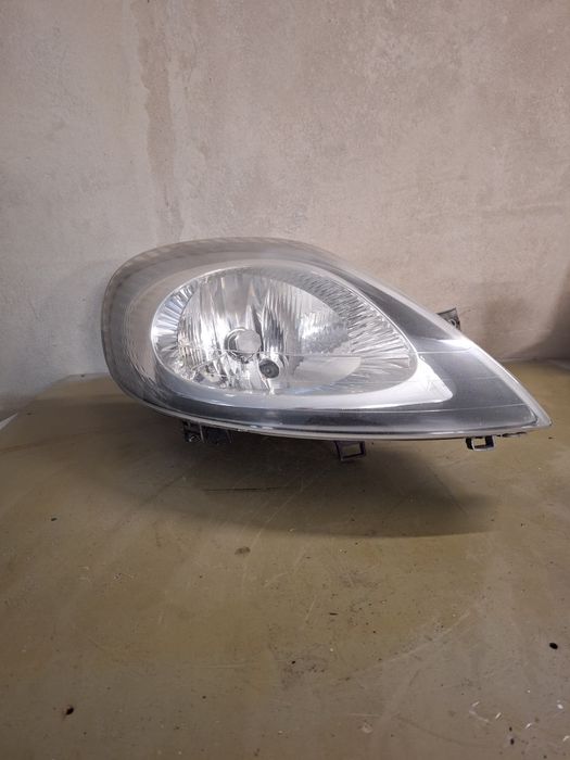 Lampa prawa Valeo Vivaro Trafic Primastar 01-06