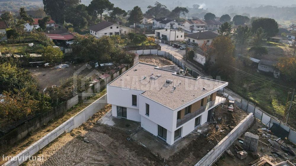 Moradia Geminada V3 em Rebordinho