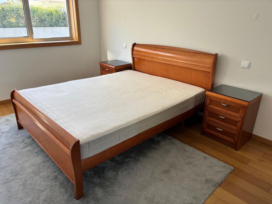 Conjunto quarto: cama + mesas cabeceira