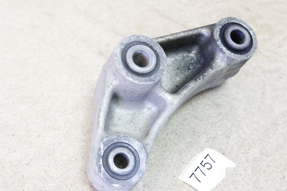 7757 Mocowanie uchwyt amortyzatora Honda Goldwing Gl1800