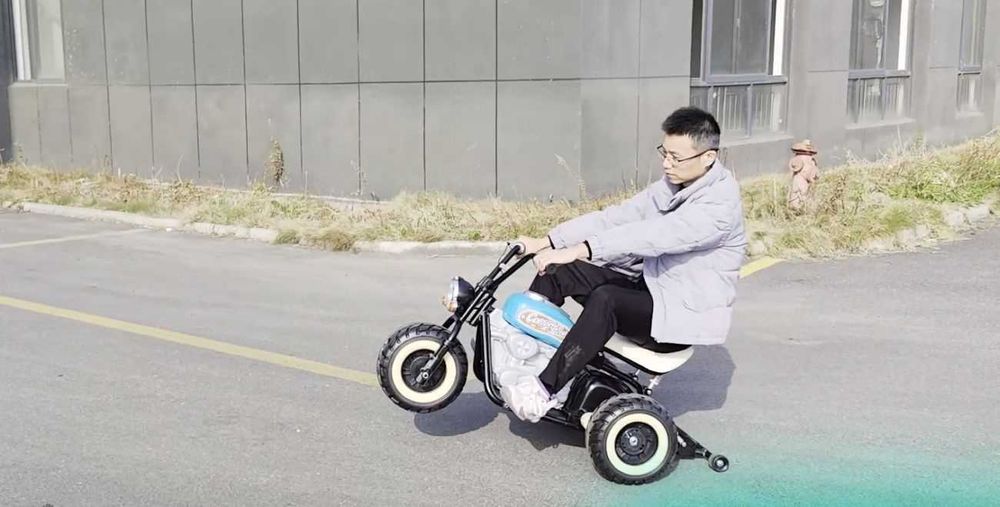 BAWIBUS.PL motorek MOTOR CALIFORNIA na akumulator do 15km/h dla dzieci