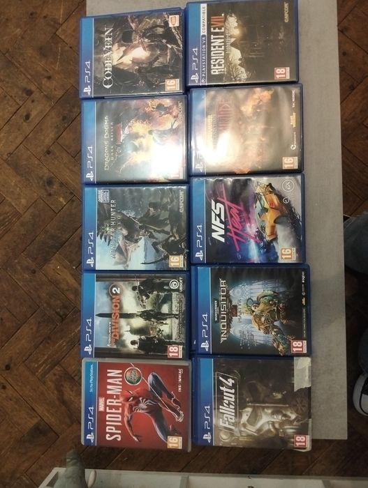 PlayStation 4 com cerca de 90 jogos