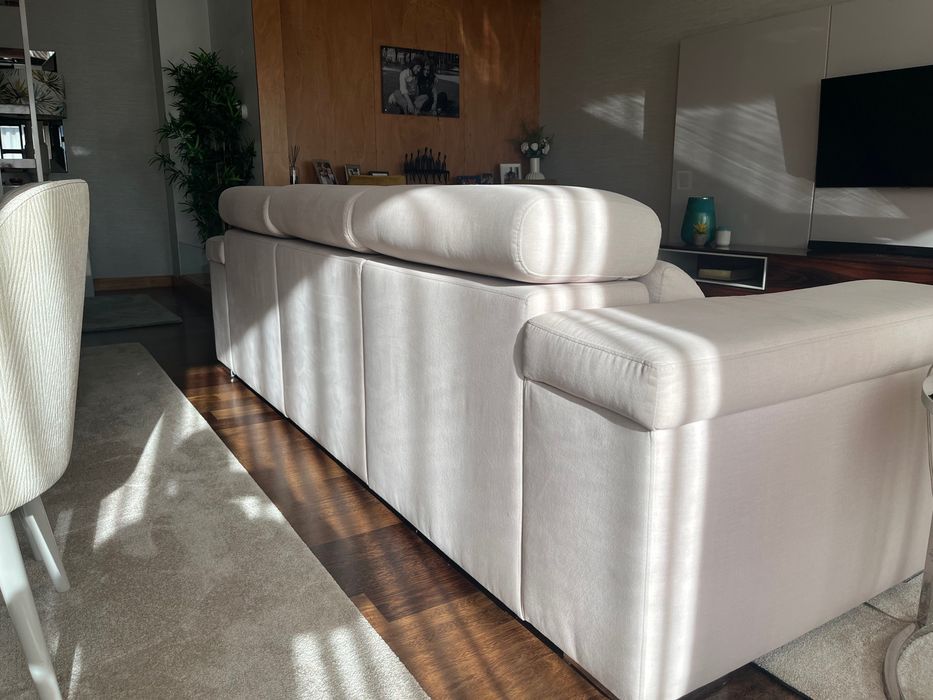 Sofá eléctrico + arrumação em bom estado 275x100