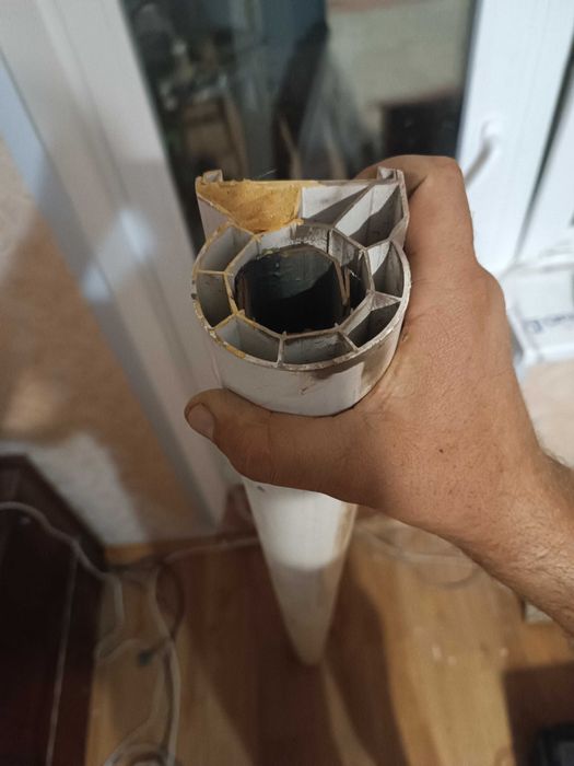 Эркерная труба, пластиковая стойка