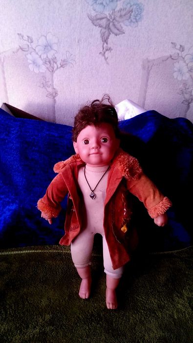 Кукла -пупс  говорящая Девочка в пальтишке в хорошем состоянии