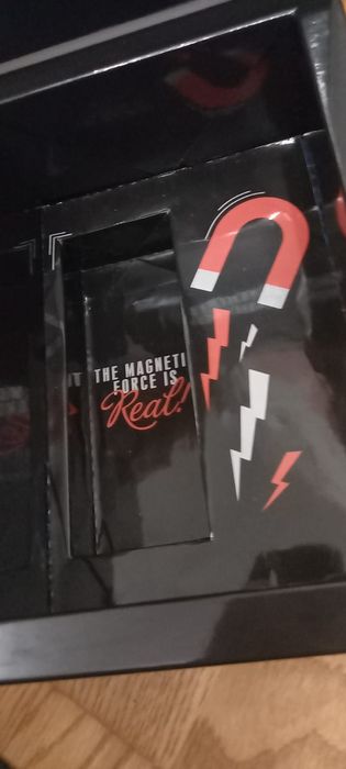 Benefit- pudelko na kosmetyki.