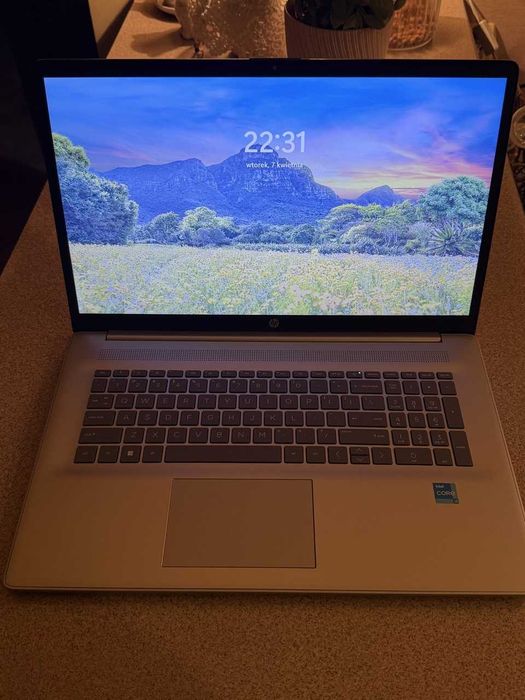 Laptop HP 17" i3-1125G4 12GB ram 512GB ssd super stan