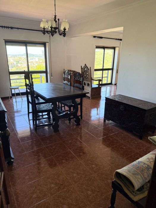 Apartamento T3 com garagem e arrumos – Coimbra Eiras