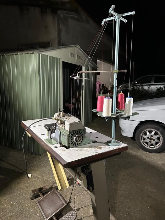 Maquina de custura corte e cose