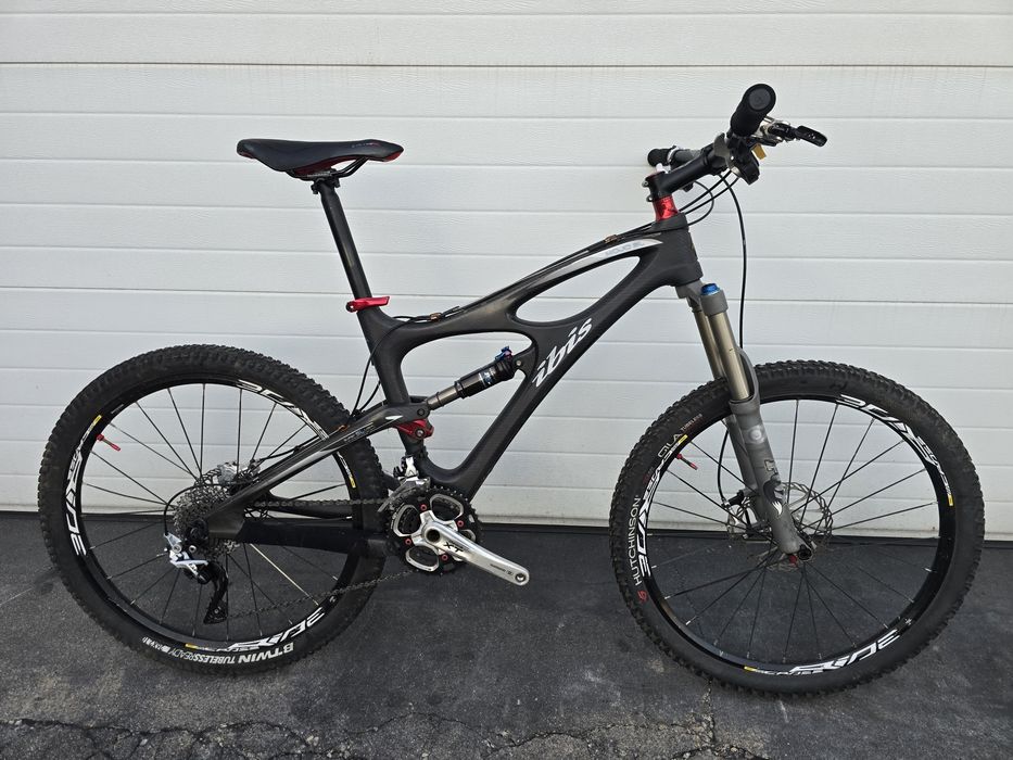 Bicicleta de carbono suspensao total m