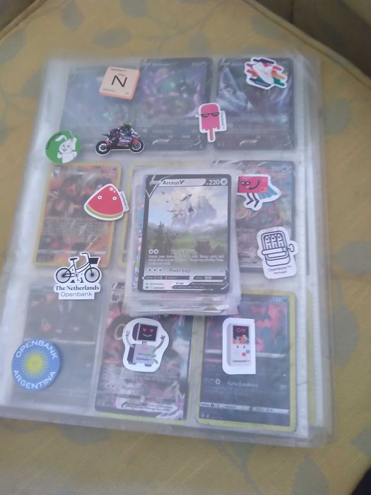 Álbum  Pokémon que tem mais de 300 cartas