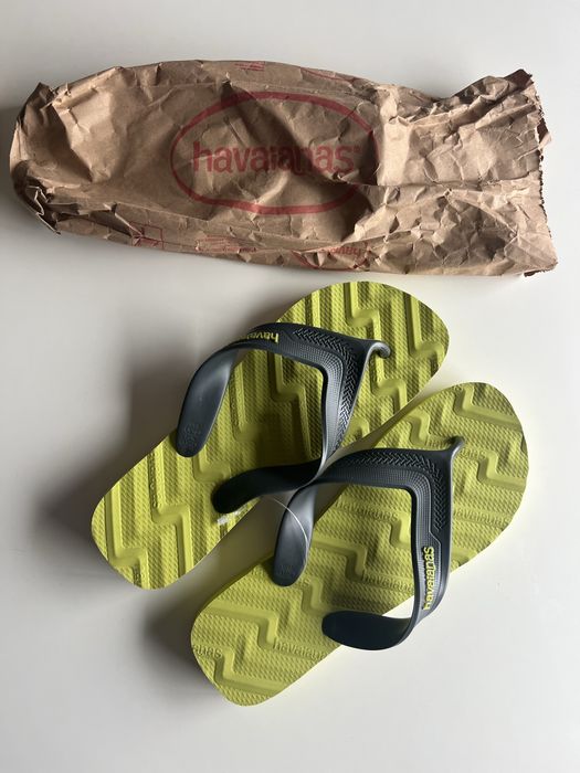 Havaianas Track Waves
