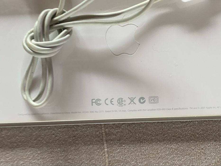 Oryginalna Klawiatura Apple A1243 | USB z blokiem numerycznym | QWERTZ